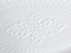Блюдо Emboss White