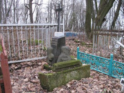 Могила  создателя хроматической гармоники Н.И. Белобородова