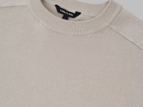 Легкий джемпер полуприлегающего кроя с коротким рукавом