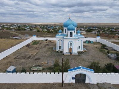 Каменная ограда с бойницами храма Св. Александра Невского в станице Наследницкой