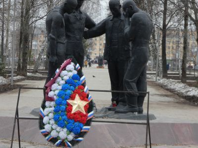 "Скульптура "Разорванное братство", 1994 г., ск. А.А. Уральский, арх. С.И. Тарасов