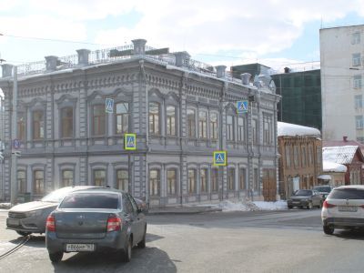 Дом жилой на углу Саратовской и Алексеевской улиц