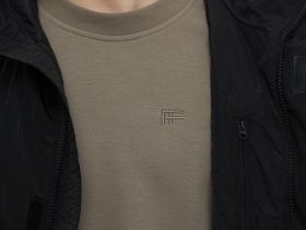 Ветровка с капюшоном свободного силуэта