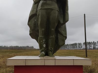 Братская могила 8 советских воинов, погибших в 1941 и 1943 гг. в боях с немецко-фашистскими захватчиками