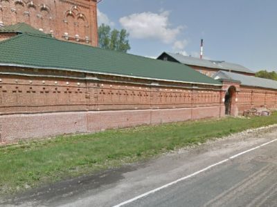 Ограда с воротами и башнями