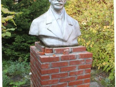 Памятник заслуженному врачу РСФСР Г.Б.Сибирцеву