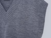 Жилет из шерсти с v-образным вырезом