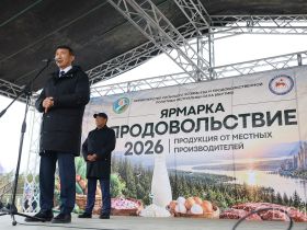 Мясо, рыба, овощи, ягоды и хлеб: в Якутске открылась ярмарка местных производителей «Продовольствие-2026»