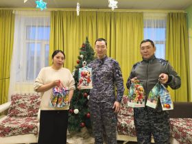 Росгвардейцы Якутии участвуют в благотворительной акции «Елка добра»