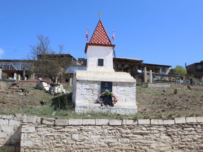 Памятник на братской могиле красных партизан