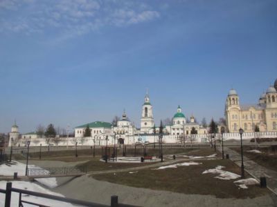 Монастырская ограда с башнями