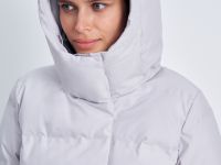 Пуховое полупальто с капюшоном