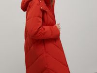 Утепленное пальто с капюшоном