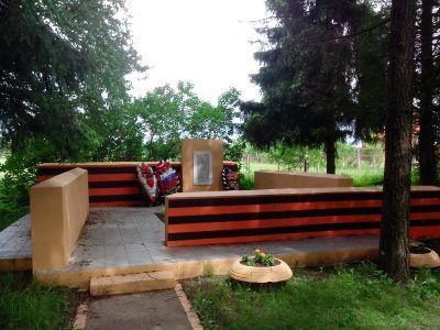 Братская могила советских воинов