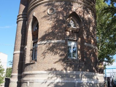 Водонапорная башня (насосная станция для подкачки воды)