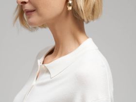 Легкий джемпер-поло прямого кроя