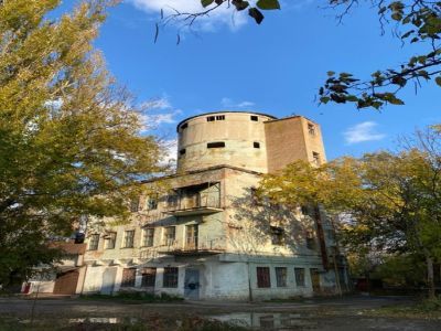 Водонапорная башня с пожарным депо шерстомойной фабрики  № 1 имени В.И. Ленина