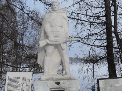 Братская могила с захоронением воинов, погибших в период Великой Отечественной войны 1941—1945 гг.