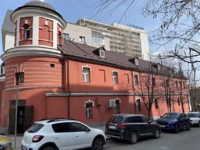 Здание келейного корпуса Крестовоздвиженского женского монастыря