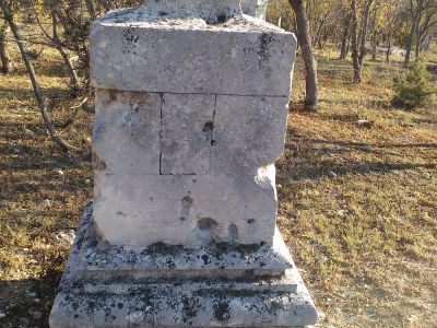 Братские могилы  с надгробиями  типа XXVII