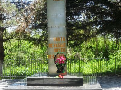 Братская могила воинов, погибших в годы гражданской и Великой Отечественной войн