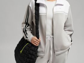 Толстовка свободного кроя из футера