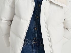 Пуховик с опушкой и воротником-стойкой