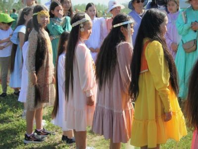 Обладательницу самой длинной косы определили на Ысыахе Туймаады