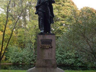 Памятник Матросову А.М., Герою Советского Союза