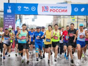 Сотни якутян в национальной одежде пробежали на марафоне Олонхо