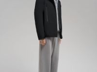 Ветровка из мембранной ткани с защитой от влаги и