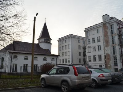 Здание управления православной церкви и церковь (кирпичное)
