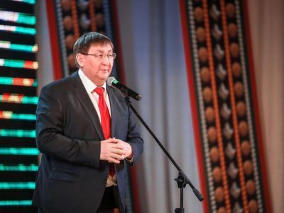 Министр культуры Якутии Юрий Куприянов поздравил с днем народного мастера