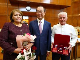 Айсен Николаев вручил государственные награды отличившимся якутянам