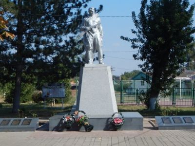 Братская могила 16 советских воинов, погибших в боях с фашистскими захватчиками