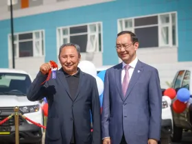 17 новых автомобилей передали районным больницам Якутии