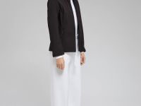 Ветровка с капюшоном