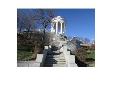 Место, где располагалась зенитная батарея, орудийный расчет которой погиб при отражении танковой атаки немецко-фашистских войск, пытавшихся прорваться к р.Волге