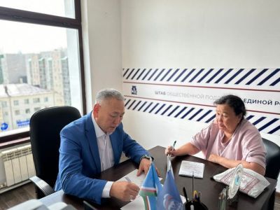 Сенатор Российской Федерации Сахамин Афанасьев провел прием граждан в Якутии