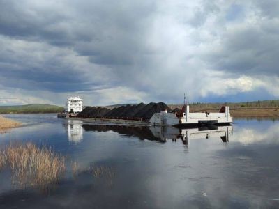 В Амгинский район доставлена первая партия угля водным транспортом