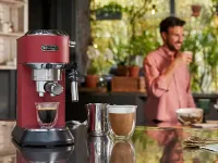 Кофеварка рожковая De'Longhi Dedica EC685.R (Red)
