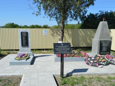 Братская могила 37 советских воинов, погибших в боях с фашистскими захватчиками