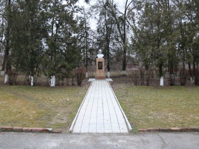 Памятник Герою Советского Союза лейтенанту Г.М.Лазареву