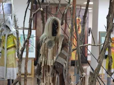 Костюм, макет, реквизит. Режиссёр Карл Сергучев и художник Саргылана Иванова открыли свою выставку