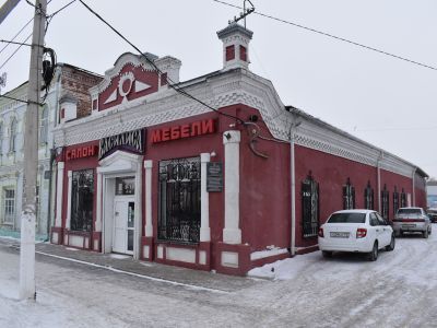 Каменное здание начала ХХ века, ныне магазин швейных изделий