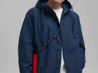 Ветровка с капюшоном