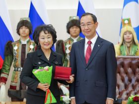 Глава Якутии вручил государственные награды