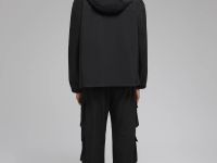 Ветровка с капюшоном