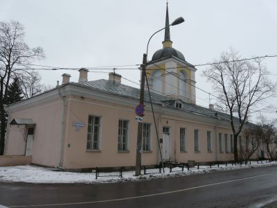 Дом Петергофского дворцового правления (с палисадником)