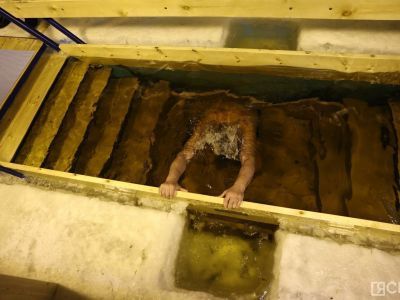 Крещенские купания без риска для здоровья: врачи рассказали, кому нельзя окунаться в прорубь